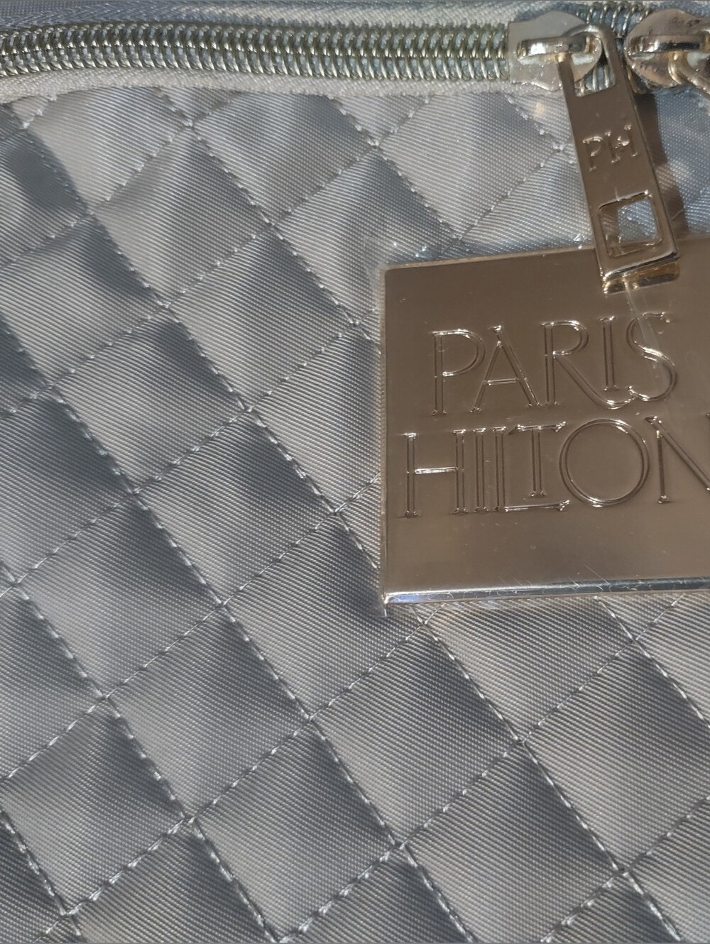 Paris Hilton Quilted Cosmetic Case In Light Beige With Gold Hardware/NWT - Picture 2 of 9